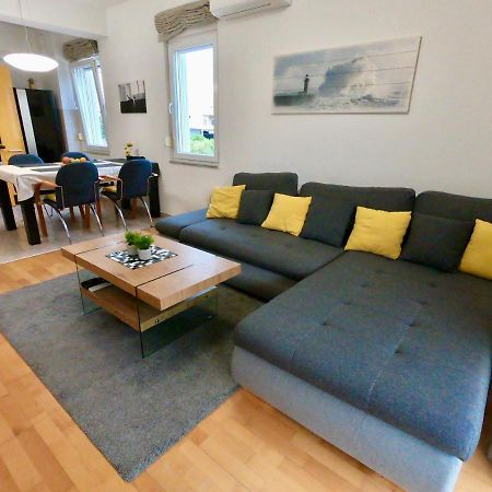 Sunny Apartment By The Beach Kaštel Štafilić Extérieur photo