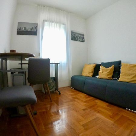 Sunny Apartment By The Beach Kaštel Štafilić Extérieur photo