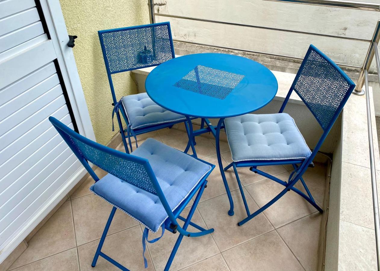 Sunny Apartment By The Beach Kaštel Štafilić Extérieur photo
