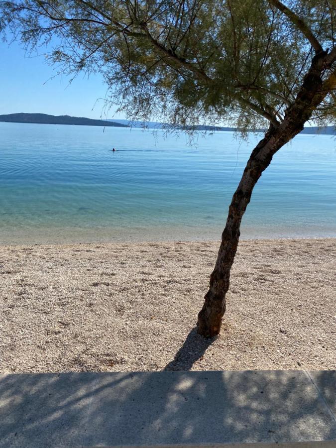 Sunny Apartment By The Beach Kaštel Štafilić Extérieur photo
