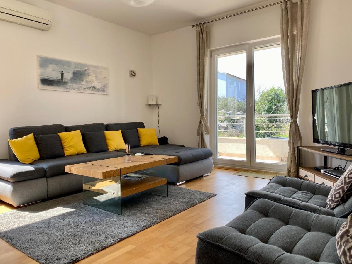 Sunny Apartment By The Beach Kaštel Štafilić Extérieur photo