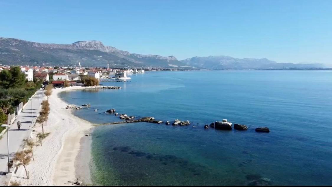 Sunny Apartment By The Beach Kaštel Štafilić Extérieur photo