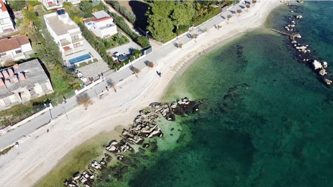 Sunny Apartment By The Beach Kaštel Štafilić Extérieur photo