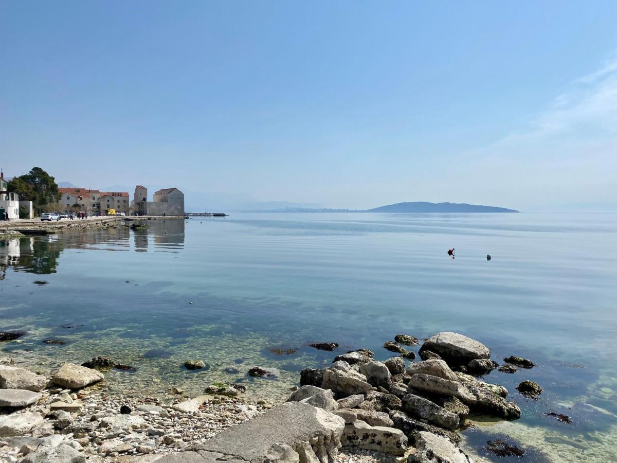 Sunny Apartment By The Beach Kaštel Štafilić Extérieur photo