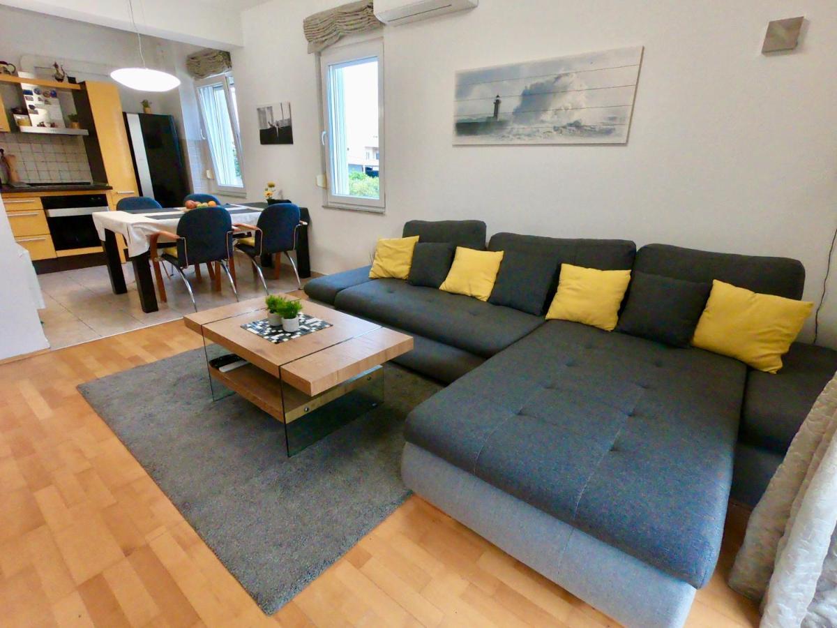 Sunny Apartment By The Beach Kaštel Štafilić Extérieur photo