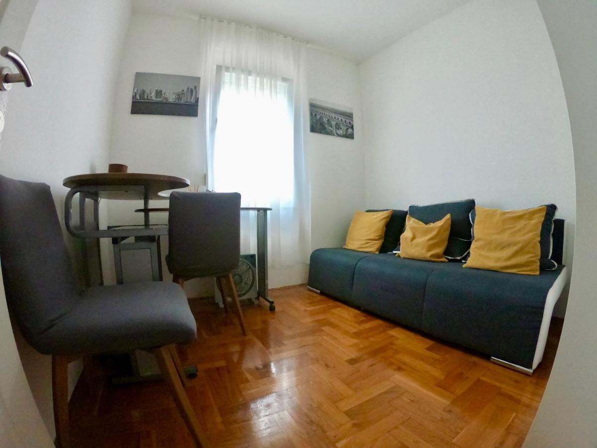 Sunny Apartment By The Beach Kaštel Štafilić Extérieur photo