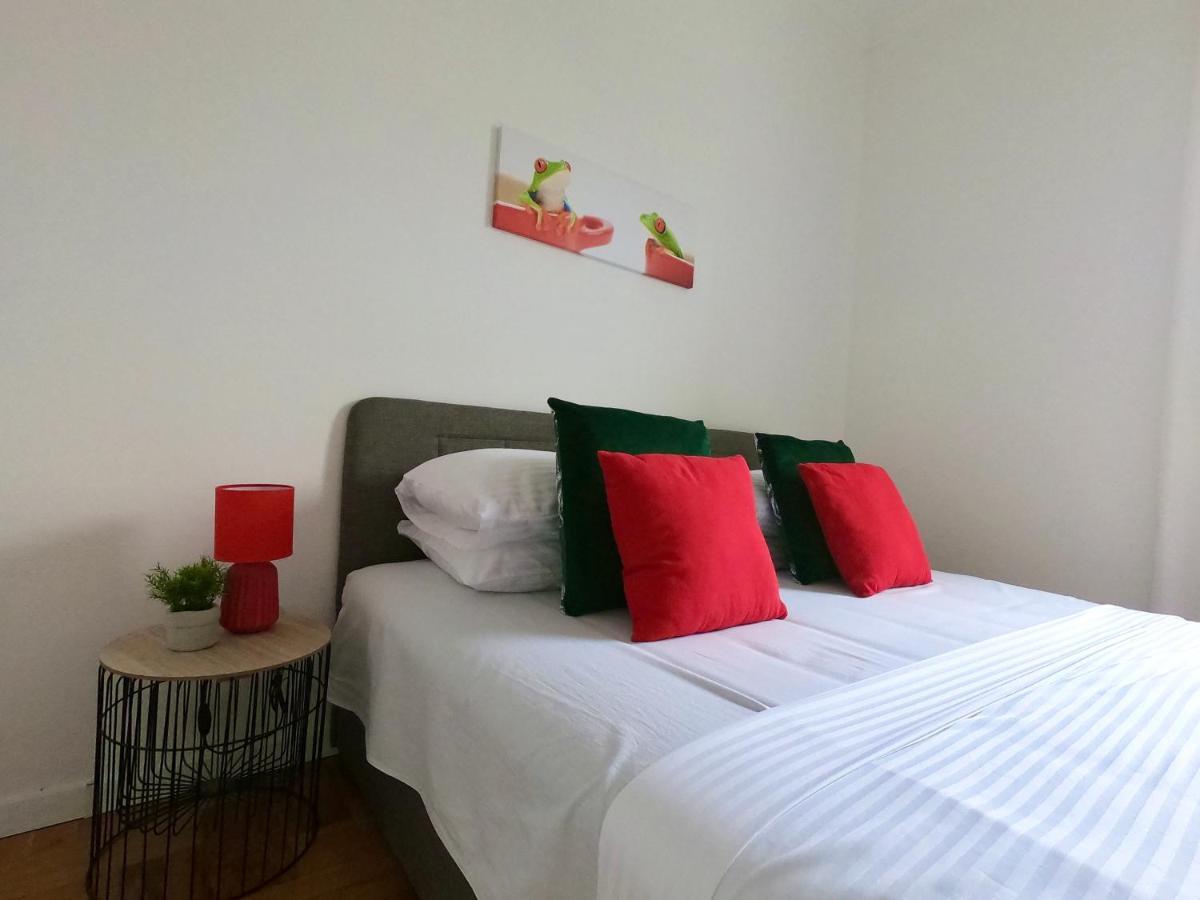 Sunny Apartment By The Beach Kaštel Štafilić Extérieur photo