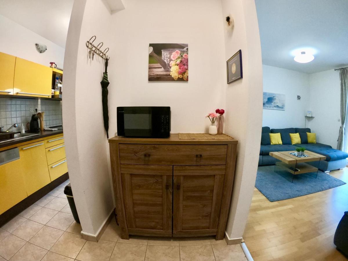 Sunny Apartment By The Beach Kaštel Štafilić Extérieur photo