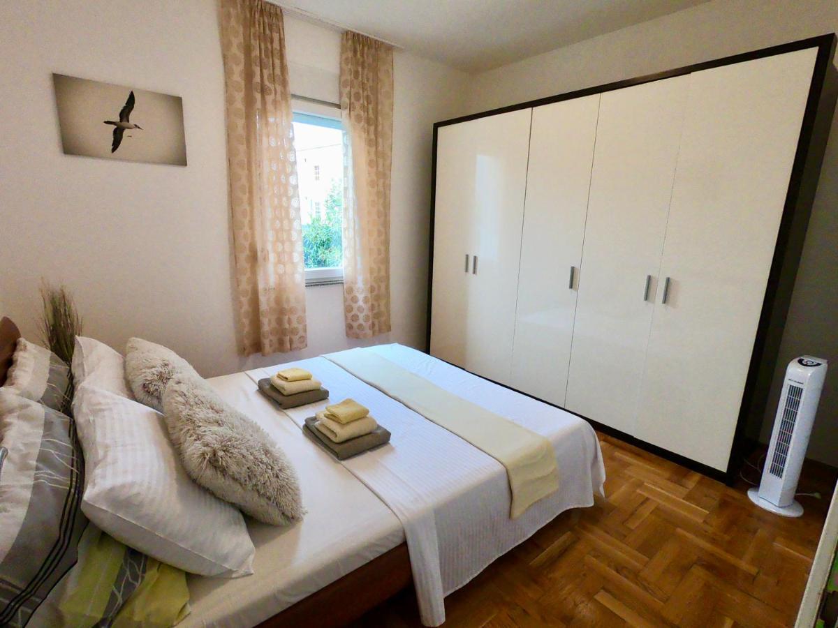Sunny Apartment By The Beach Kaštel Štafilić Extérieur photo