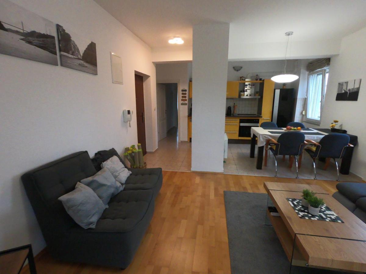 Sunny Apartment By The Beach Kaštel Štafilić Extérieur photo
